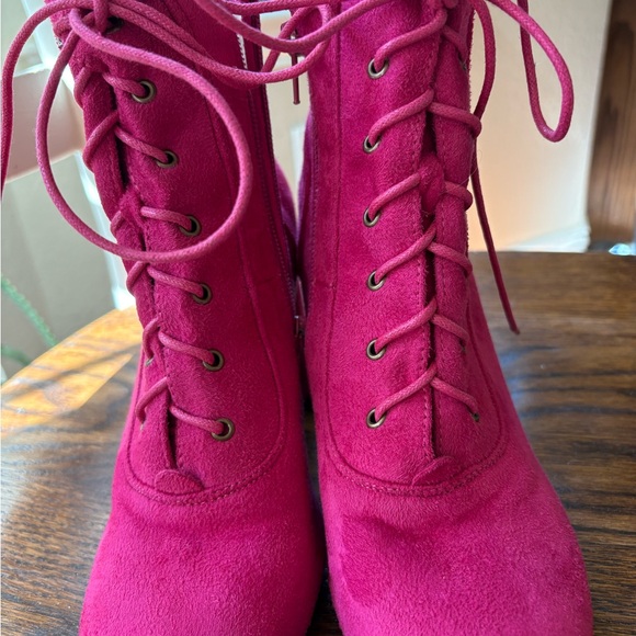 Size 8 hot pink suede boots - Picture 6 of 6